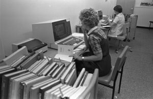 woman working on an early computer